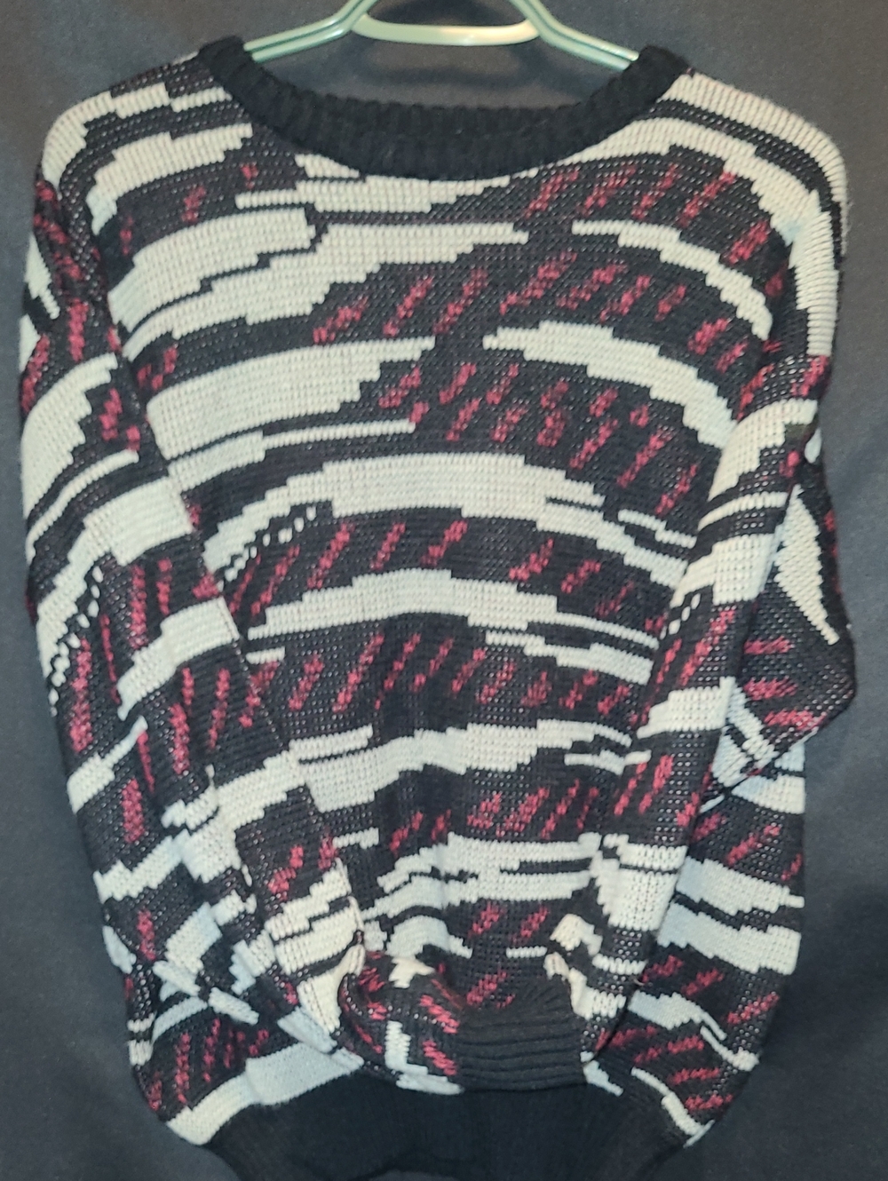 Vintage crewneck knit sweater With an abstract geometric pattern Sz M